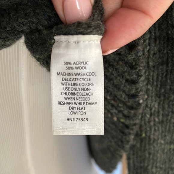 Cynthia Rowey• Green sweater - Picture 7 of 7